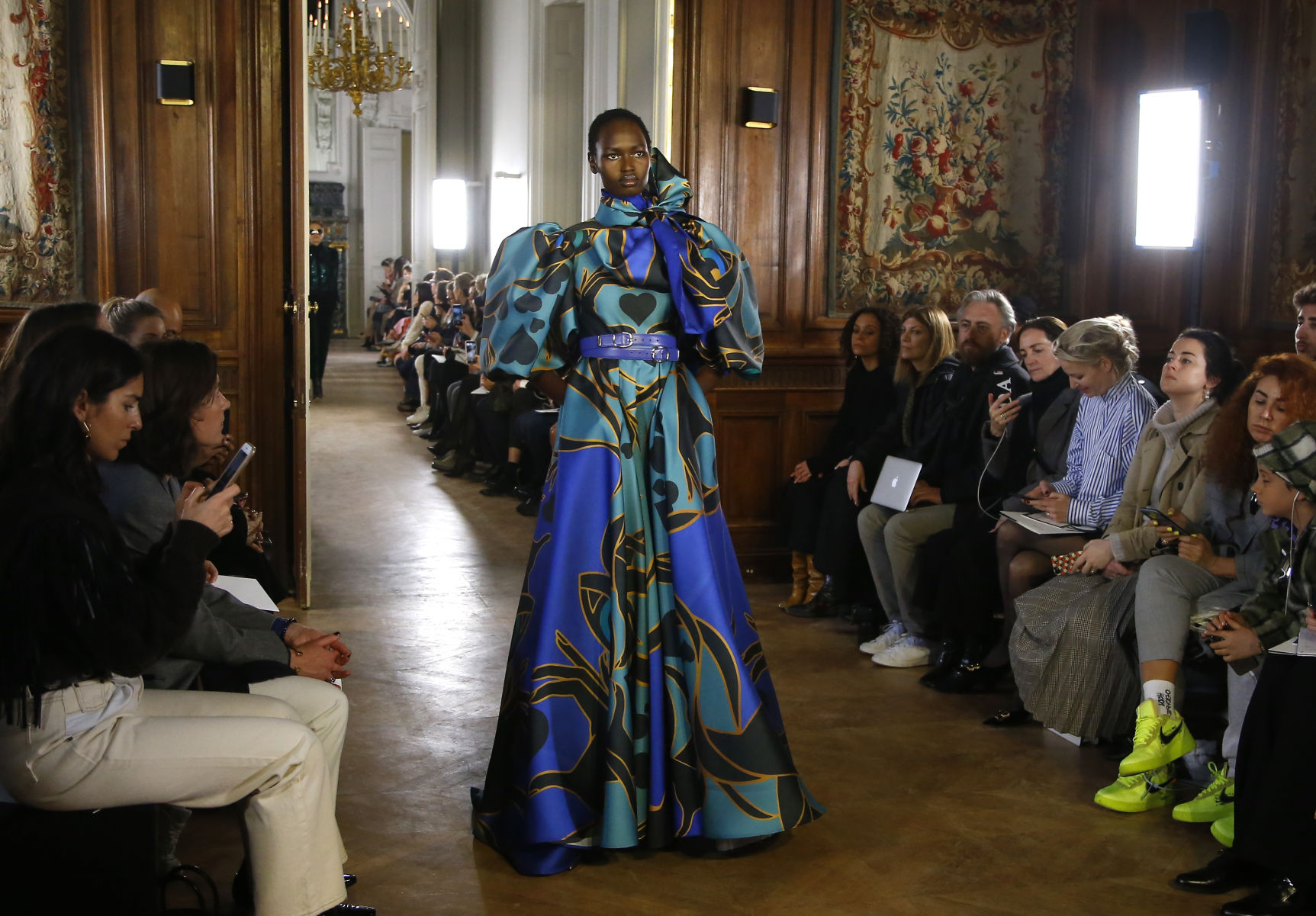 Paris Fashion 2019 F/W Saab